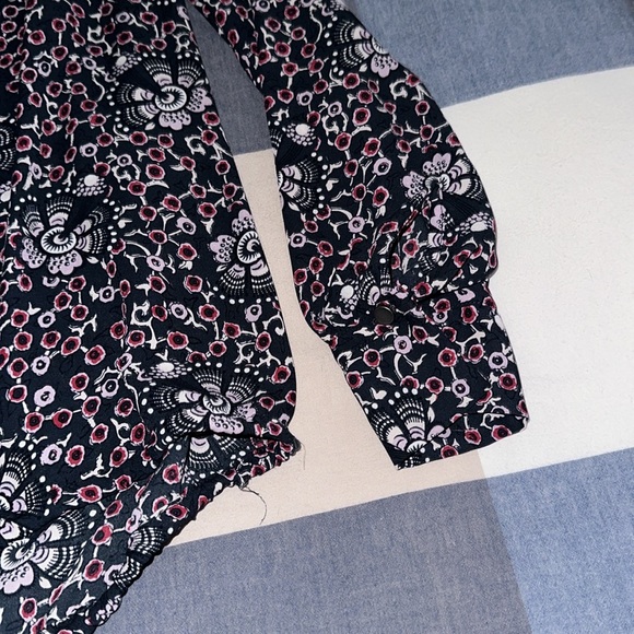 Loft Brand Long Sleeve Floral Shirt Size Small
Great Condition - Picture 2 of 9